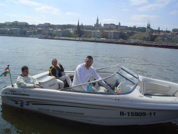 Motorcsónak bérlés a Dunán Budapest Budapest