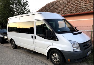 9 személyes Ford Transit kisbusz bérelhető Majosháza Budapest Pest megye