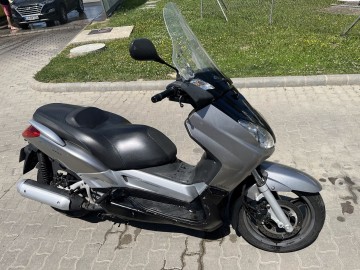 Yamaha X-Max robogó bérelhető Győr Győr-Moson-Sopron megye